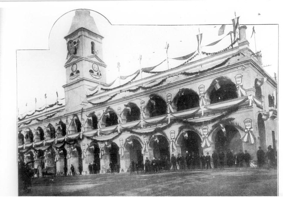 Cabildo ornamentado para alguna fecha patria