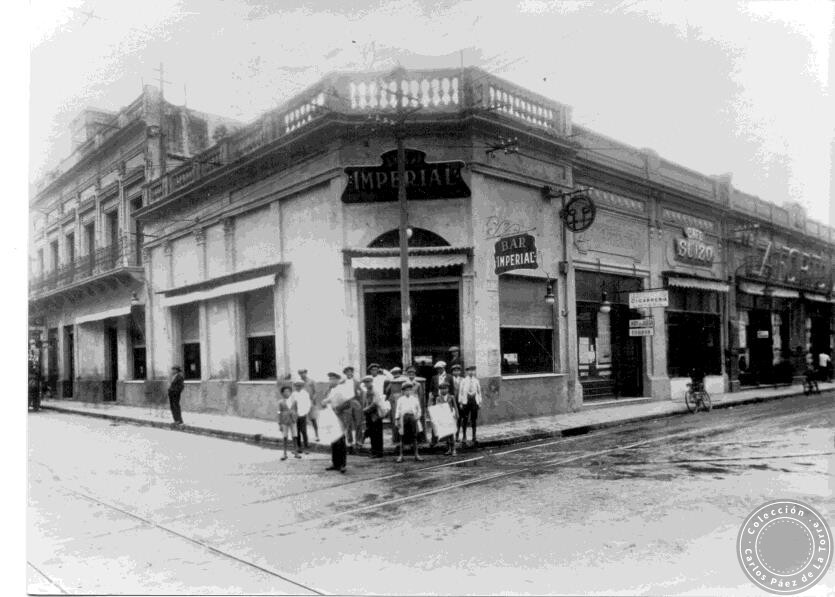 Esquina Las Heras (San Martín) y Maipú. Ochava Noreste, década 1920