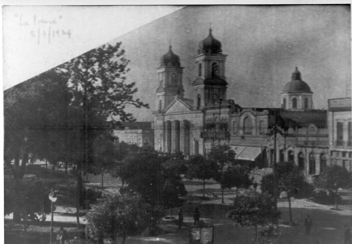 La Catedral vista desde Casa de Gobierno “La Prensa 871989