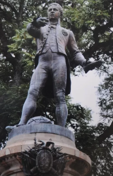 Una estatua de Monteagudo